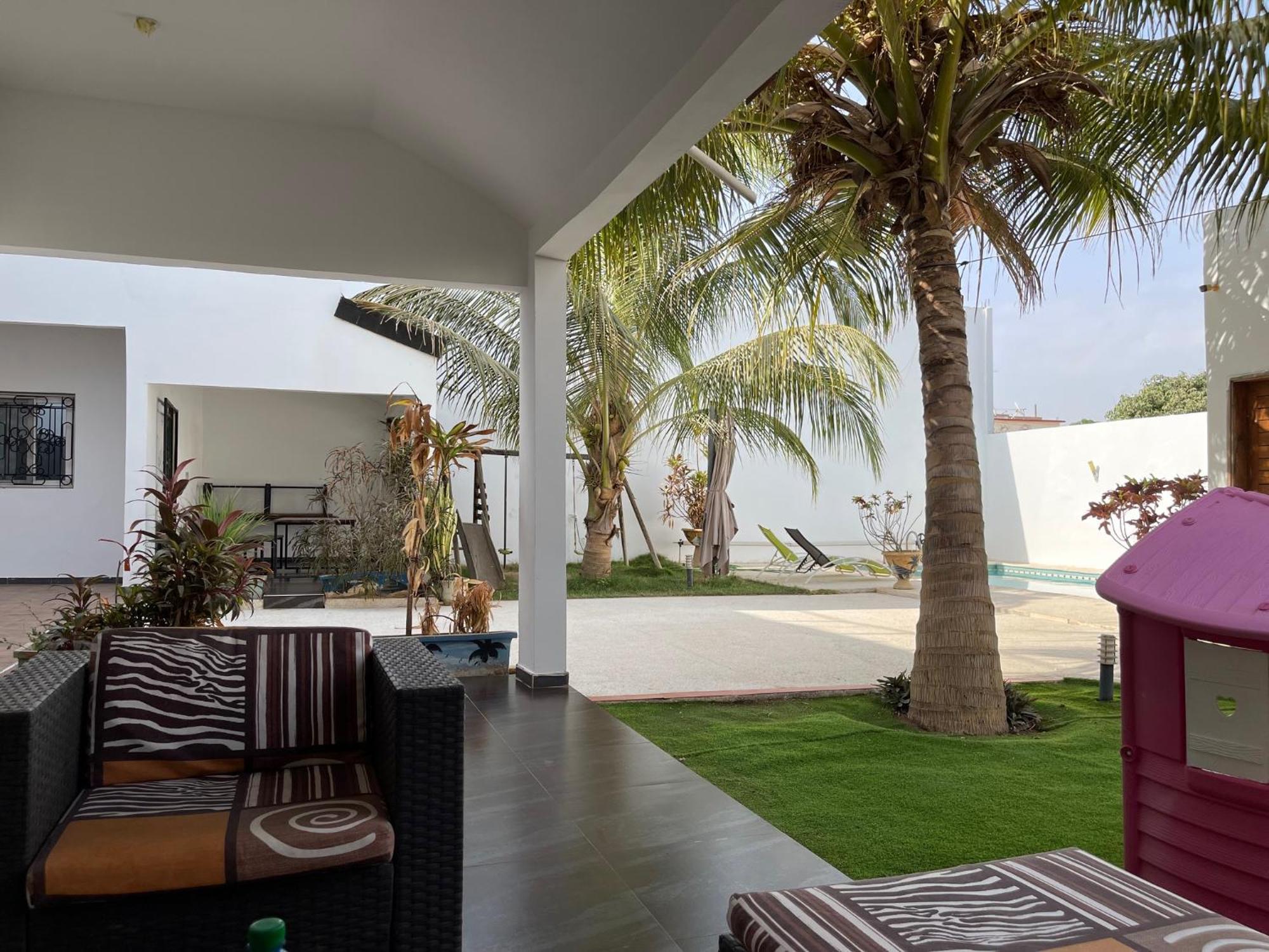 Saly - Villa Kage 6 Chambres -Clim-Wifi-Eau Chaude-Billard-Babyfoot-Ping Pong-Canal - Electricite Non Comprise Экстерьер фото