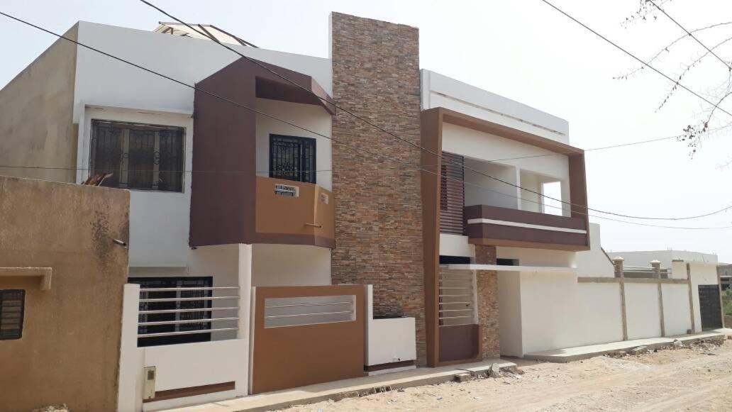 Saly - Villa Kage 6 Chambres -Clim-Wifi-Eau Chaude-Billard-Babyfoot-Ping Pong-Canal - Electricite Non Comprise Экстерьер фото