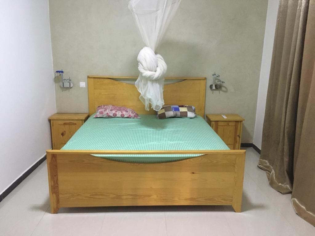 Saly - Villa Kage 6 Chambres -Clim-Wifi-Eau Chaude-Billard-Babyfoot-Ping Pong-Canal - Electricite Non Comprise Экстерьер фото