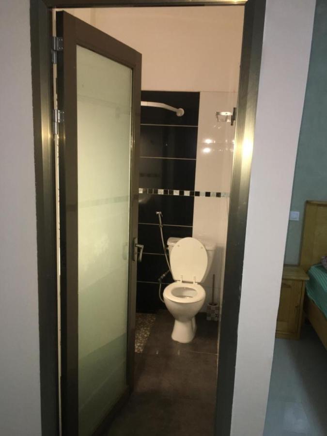 Saly - Villa Kage 6 Chambres -Clim-Wifi-Eau Chaude-Billard-Babyfoot-Ping Pong-Canal - Electricite Non Comprise Экстерьер фото