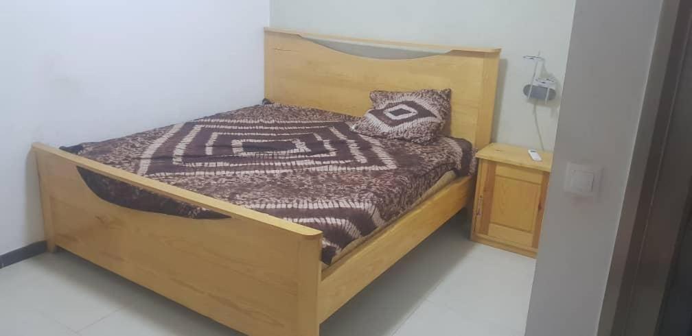 Saly - Villa Kage 6 Chambres -Clim-Wifi-Eau Chaude-Billard-Babyfoot-Ping Pong-Canal - Electricite Non Comprise Экстерьер фото