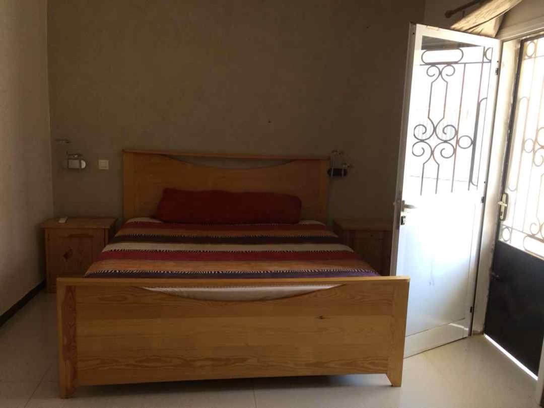 Saly - Villa Kage 6 Chambres -Clim-Wifi-Eau Chaude-Billard-Babyfoot-Ping Pong-Canal - Electricite Non Comprise Экстерьер фото