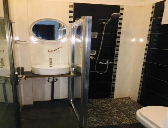 Saly - Villa Kage 6 Chambres -Clim-Wifi-Eau Chaude-Billard-Babyfoot-Ping Pong-Canal - Electricite Non Comprise Экстерьер фото