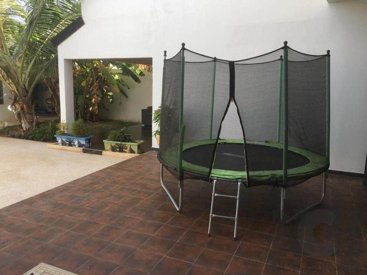 Saly - Villa Kage 6 Chambres -Clim-Wifi-Eau Chaude-Billard-Babyfoot-Ping Pong-Canal - Electricite Non Comprise Экстерьер фото