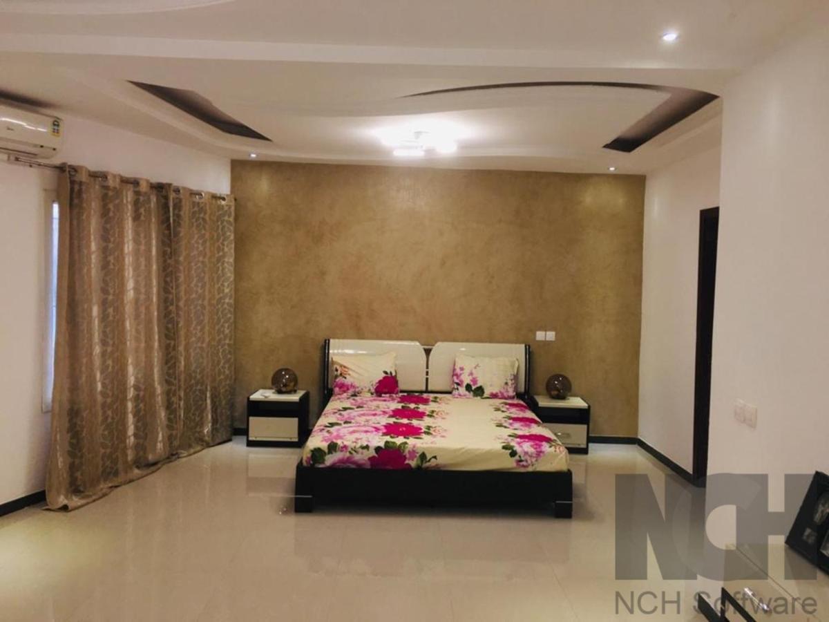 Saly - Villa Kage 6 Chambres -Clim-Wifi-Eau Chaude-Billard-Babyfoot-Ping Pong-Canal - Electricite Non Comprise Экстерьер фото