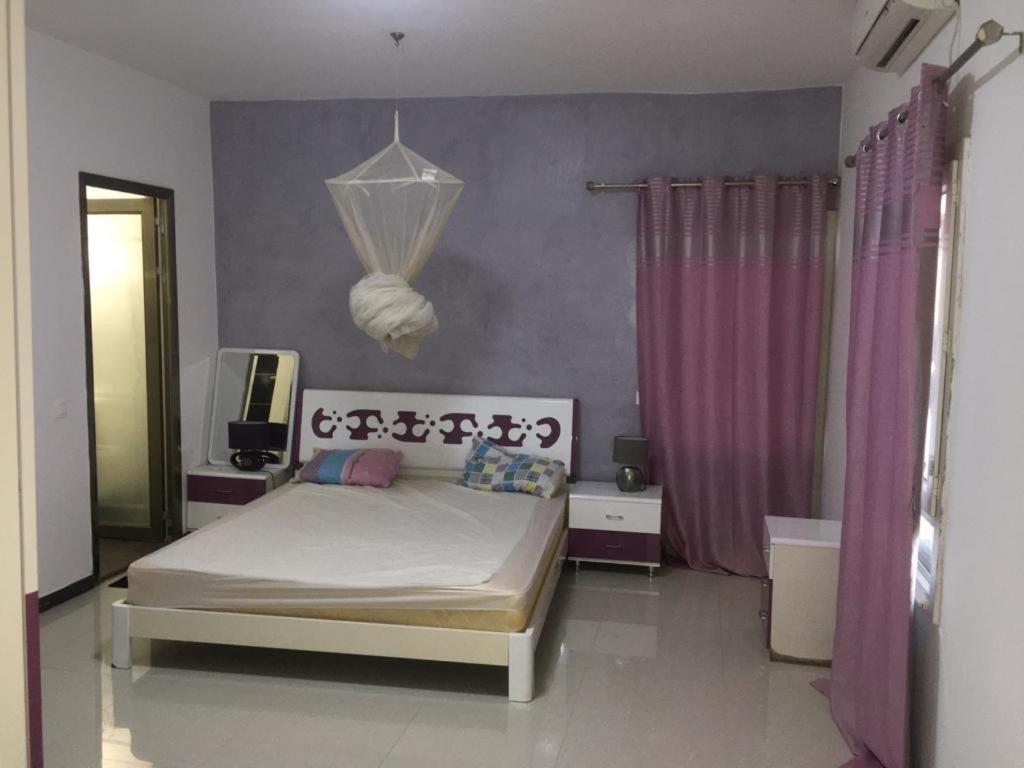 Saly - Villa Kage 6 Chambres -Clim-Wifi-Eau Chaude-Billard-Babyfoot-Ping Pong-Canal - Electricite Non Comprise Экстерьер фото